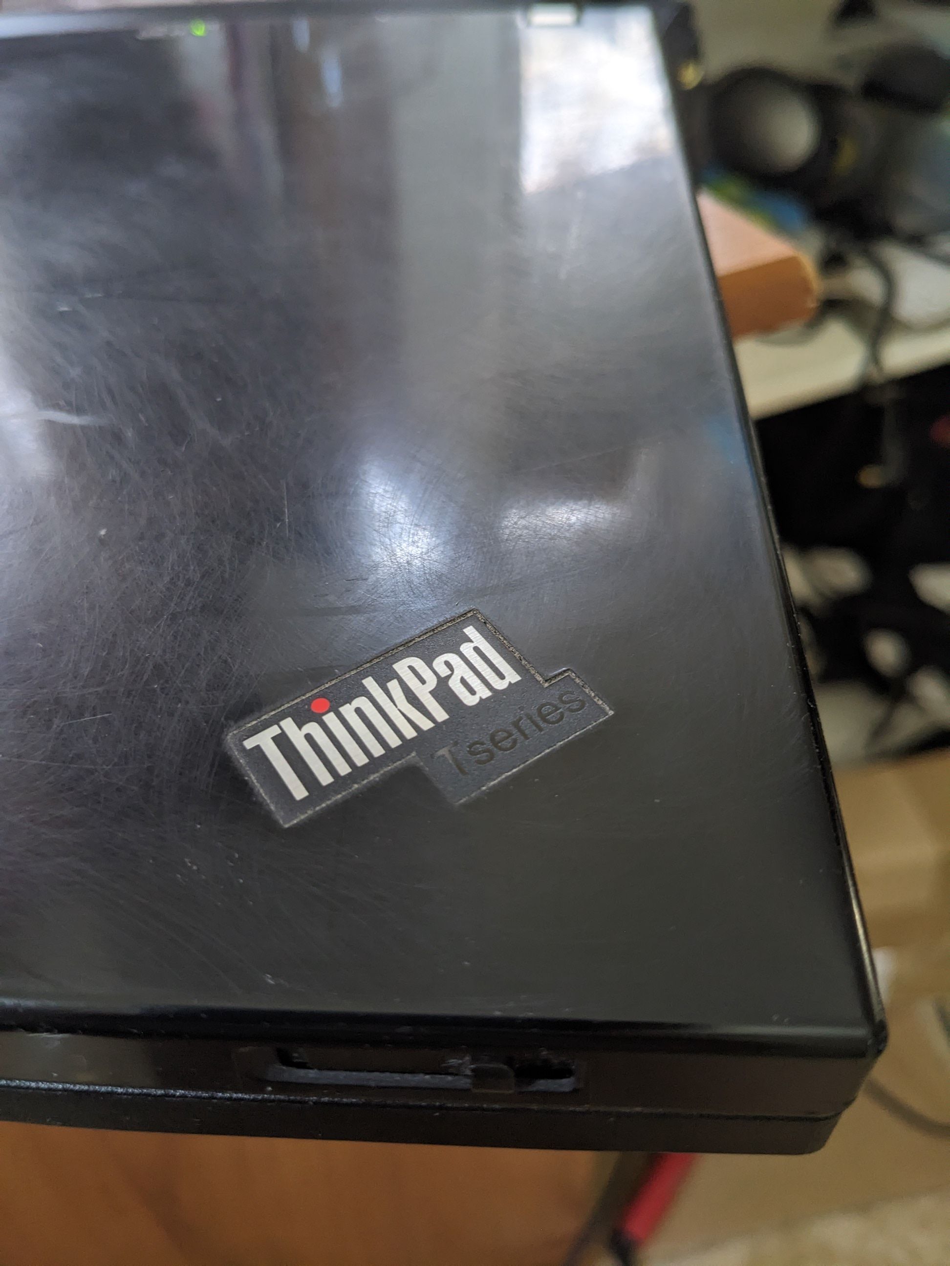 photo of the thinkpad t-series logo photo of the thinkpad t-series logo